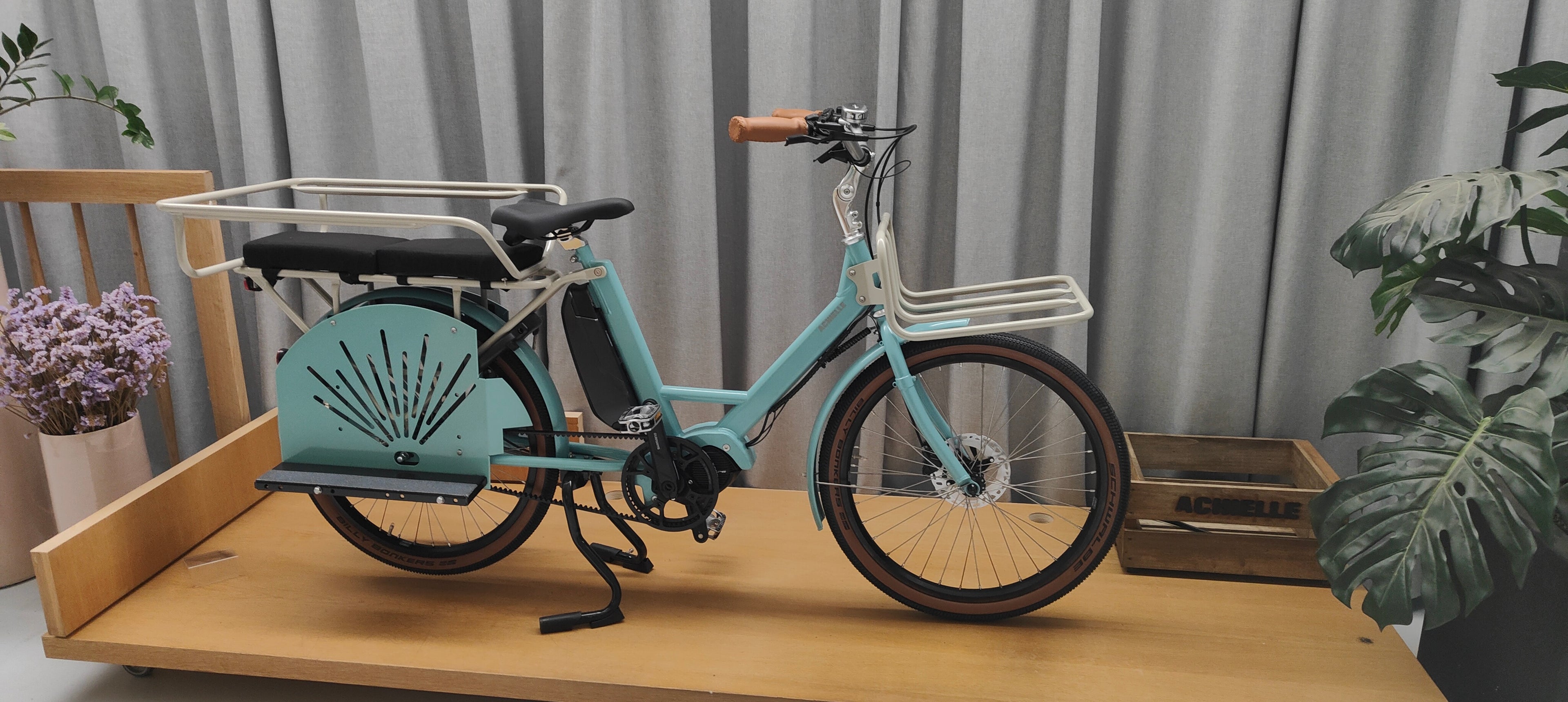 Achielle Jean e-longtail bike