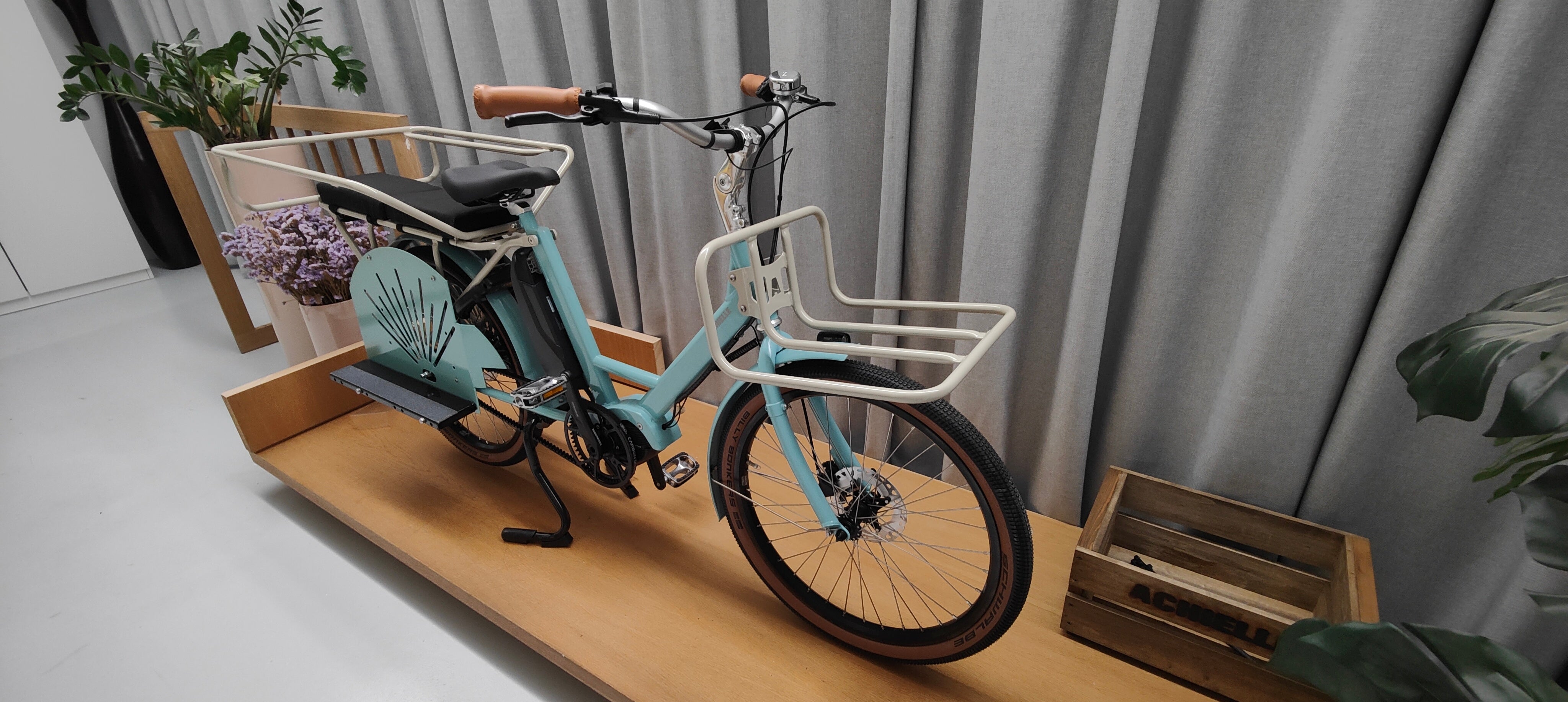 Achielle Jean e-longtail bike