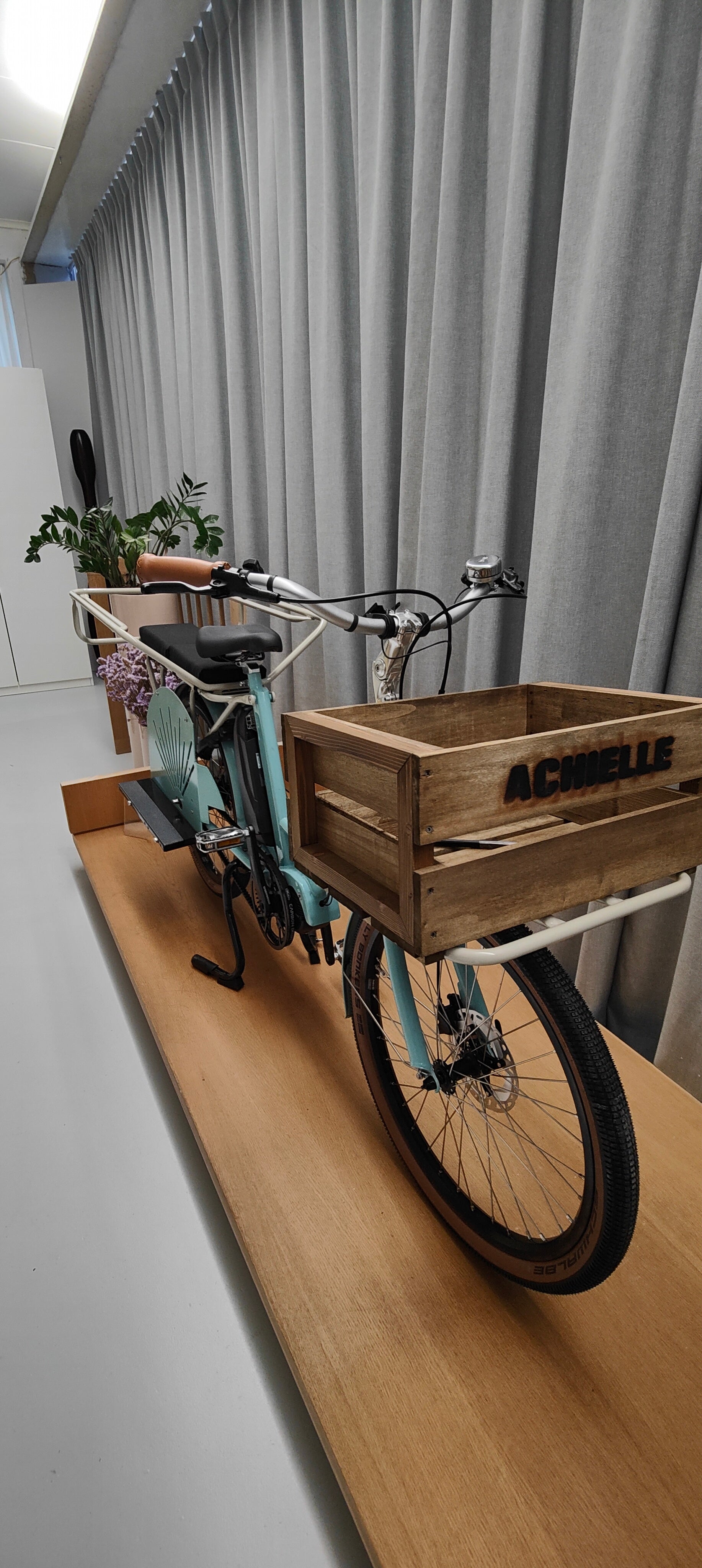 Achielle Jean e-longtail bike